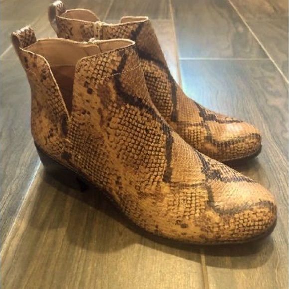 Vionic Women’s Boots Size 8.5 - Picture 1 of 3